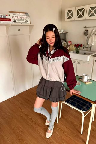 酒红色