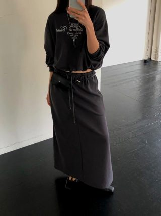 黑色