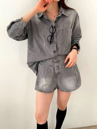 灰色