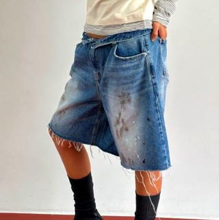 蓝色