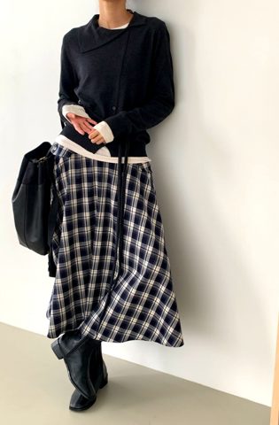 深蓝色