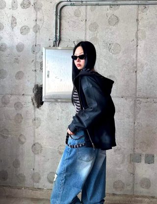 黑色