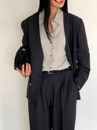 黑色
