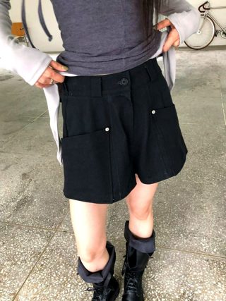 黑色