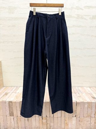 深蓝色
