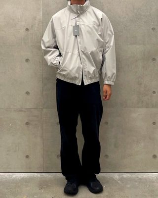 灰色