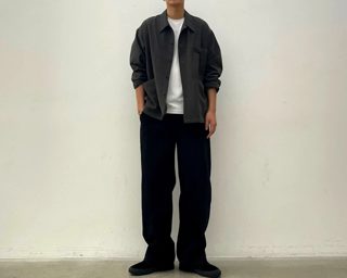 深蓝色