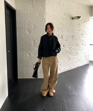 黑色