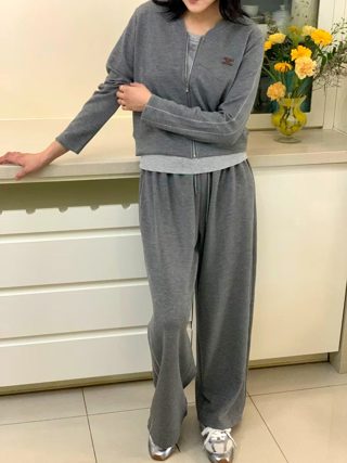 灰色