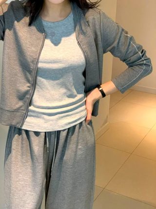 灰色