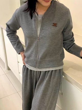 灰色