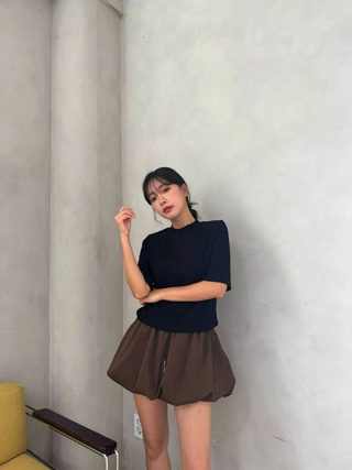 黑色