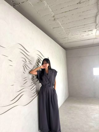 黑色