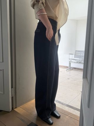 深蓝色