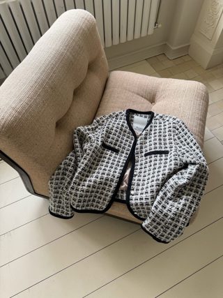 黑色