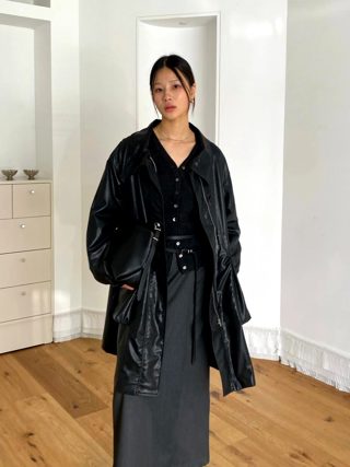 黑色