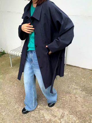 深蓝色