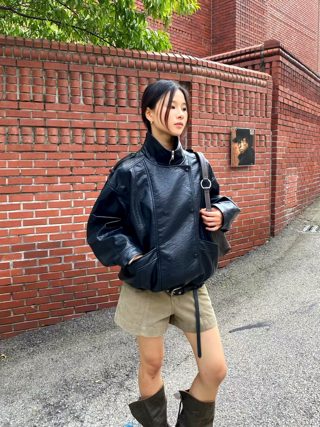 黑色