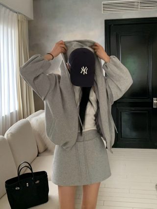 灰色