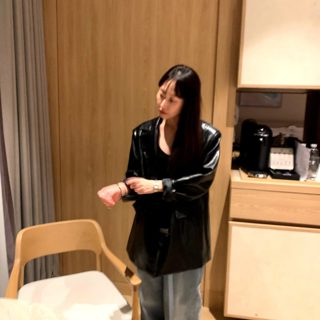 黑色