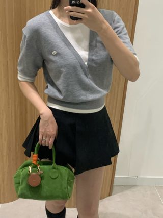 灰色