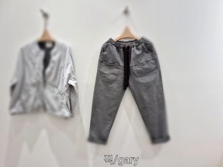 灰色
