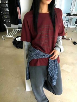 酒红色
