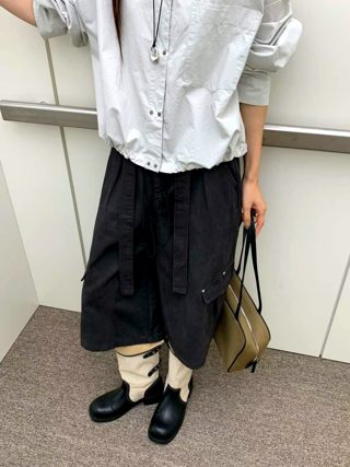 黑色