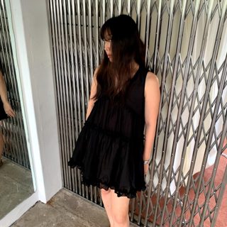 黑色