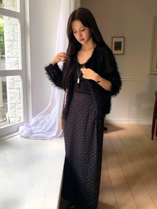 黑色