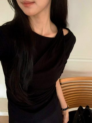 黑色