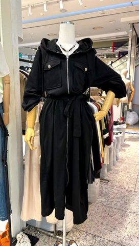 黑色