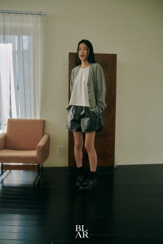 灰色