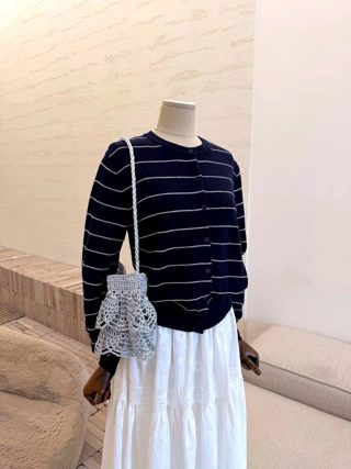 深蓝色