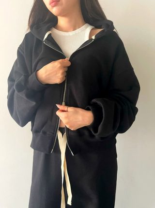 黑色
