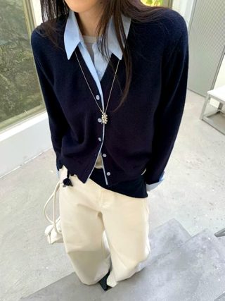 深蓝色