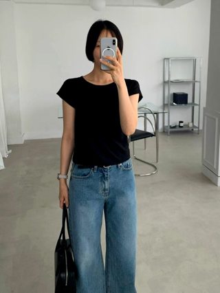 黑色