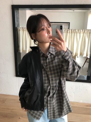 黑色