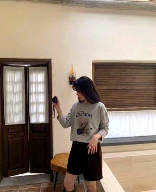 灰色