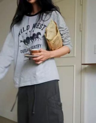 灰色