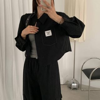 黑色