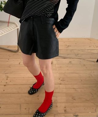 黑色