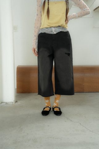 黑色