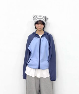 灰色