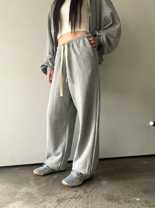 灰色