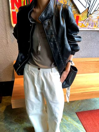 黑色
