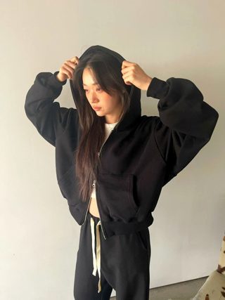 黑色