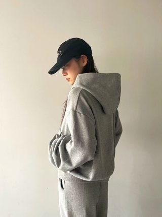 灰色