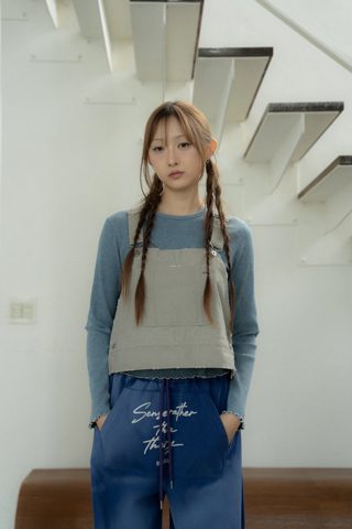 灰色