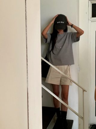 灰色